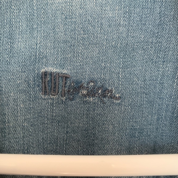 Kut from the Kloth Women’s Distressed Classic Denim Jacket Light Wash Size Small - Picture 2 of 15